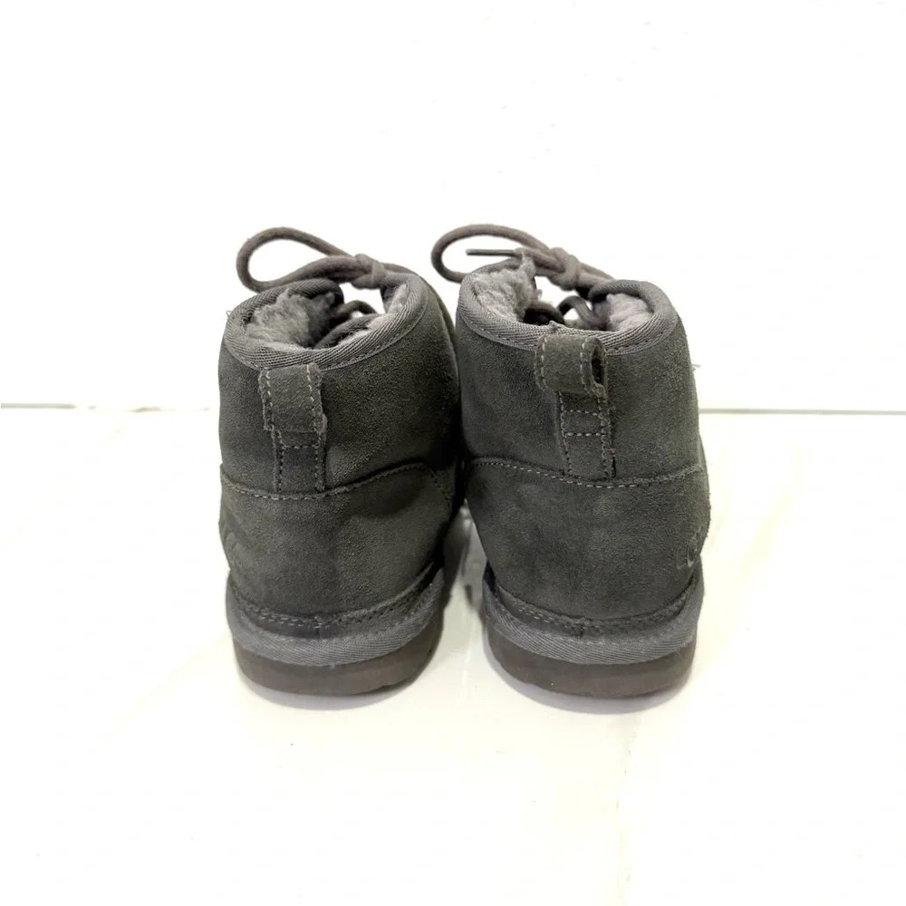 UGG Men's Charcoal Chukka Boots‎ 8